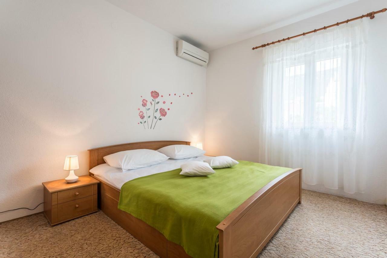Apartmani Bezma Bol Exterior photo